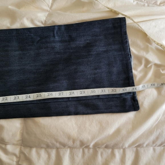 7 FOR ALL MANKIND // A pocket distressed mid-rise boot-cut stretch denim jeans - Picture 12 of 12